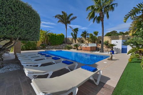 Frederique 8 pax Großes und komfortables Ferienhaus mit privatem Pool in Benitachell, Costa Blanca, Spanien für 8 Personen. Das Haus befindet sich in einem Wohngebiet in Strandnähe und ist 5 km von Xàbia entfernt....