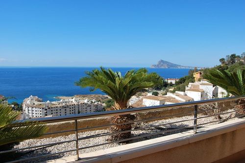 Penthouse Mirador Comfortabel appartement met gemeenschappelijk zwembad in Altea, Costa Blanca, Spanje voor 4 personen. Het appartement is gelegen in een residentieel en bergachtig strandgebied....