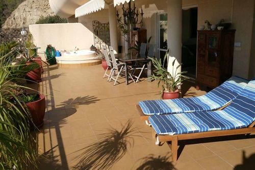 Penthouse Mirador Comfortabel appartement met gemeenschappelijk zwembad in Altea, Costa Blanca, Spanje voor 4 personen. Het appartement is gelegen in een residentieel en bergachtig strandgebied....