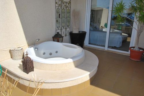 Penthouse Mirador Comfortabel appartement met gemeenschappelijk zwembad in Altea, Costa Blanca, Spanje voor 4 personen. Het appartement is gelegen in een residentieel en bergachtig strandgebied....