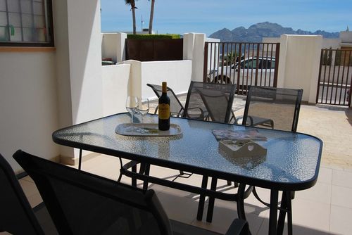 Casa Spa Semesterhus i Polop de la Marina, Costa Blanca, Spanien med gemensam pool för 4 personer. Huset ligger i ett bostadsområde med bergig terräng....