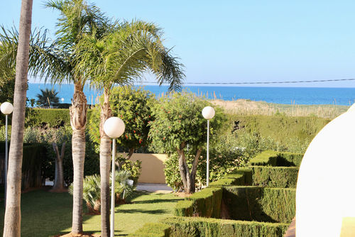 Larymar 79 by homeprive Apartamento en Denia, Costa Blanca, España, con piscina comunitaria para 6 personas. El apartamento se encuentra en una zona residencial de playa, cerca de restaurantes, bares, tiendas y supermercados, y a 25 m de la playa....