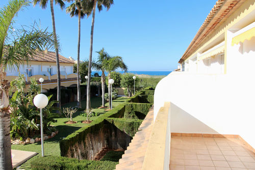 Larymar 79 by homeprive Apartment in Denia, Costa Blanca, Spanien, mit Gemeinschaftspool für 6 Personen. Das Apartment befindet sich in einem Wohngebiet am Strand, nahe Restaurants, Bars, Geschäften und Supermärkten, und nur 25 m vom Strand entfernt....