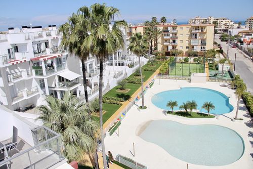 Victoria 80 by homeprive Smuk og komfortabel lejlighed i Denia, Costa Blanca, Spanien med en fælles pool til 4 personer. Lejligheden ligger i et boligområde tæt på stranden, restauranter og barer, butikker og supermarkeder, samt 200 m fra stranden....