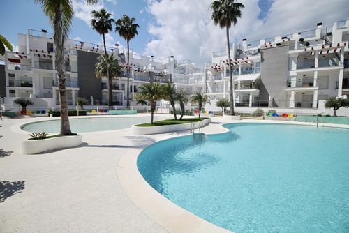 Victoria 80 by homeprive Smuk og komfortabel lejlighed i Denia, Costa Blanca, Spanien med en fælles pool til 4 personer. Lejligheden ligger i et boligområde tæt på stranden, restauranter og barer, butikker og supermarkeder, samt 200 m fra stranden....
