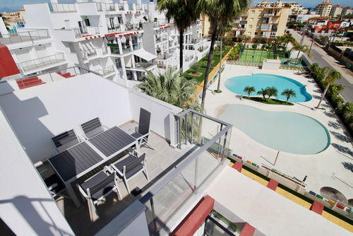 Victoria 80 by homeprive Schöne und komfortable Wohnung in Denia, Costa Blanca, Spanien, mit einem Gemeinschaftspool für 4 Personen. Die Wohnung befindet sich in einem Wohngebiet am Strand, nahe Restaurants und Bars, Geschäften und Supermärkten, und nur 200 m vom Strand entfernt....