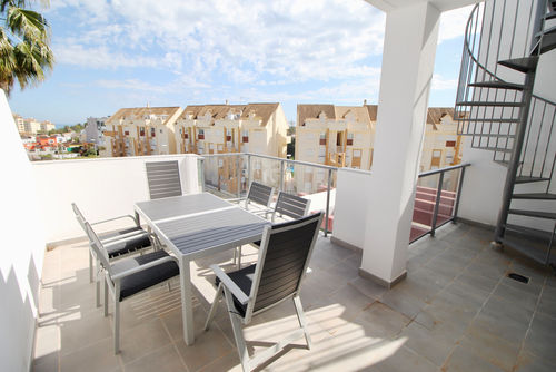 Victoria 80 by homeprive Smuk og komfortabel lejlighed i Denia, Costa Blanca, Spanien med en fælles pool til 4 personer. Lejligheden ligger i et boligområde tæt på stranden, restauranter og barer, butikker og supermarkeder, samt 200 m fra stranden....