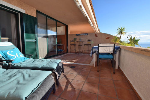 Zeepanorama Apartment mit Gemeinschaftspool in Altea, Costa Blanca, Spanien für 4 Personen. Das Apartment befindet sich in einem Küsten-, hügeligen und Wohngebiet, in der Nähe von Restaurants und Bars und 50 m vom Strand entfernt....