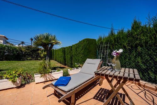 Casa Ann Mooie en comfortabele vakantiewoning in Denia, Costa Blanca, Spanje met gemeenschappelijk zwembad voor 6 personen. Het huis is gelegen in een kust- en stedelijk gebied en ligt op 2 km van het Marineta Cassiana-strand....