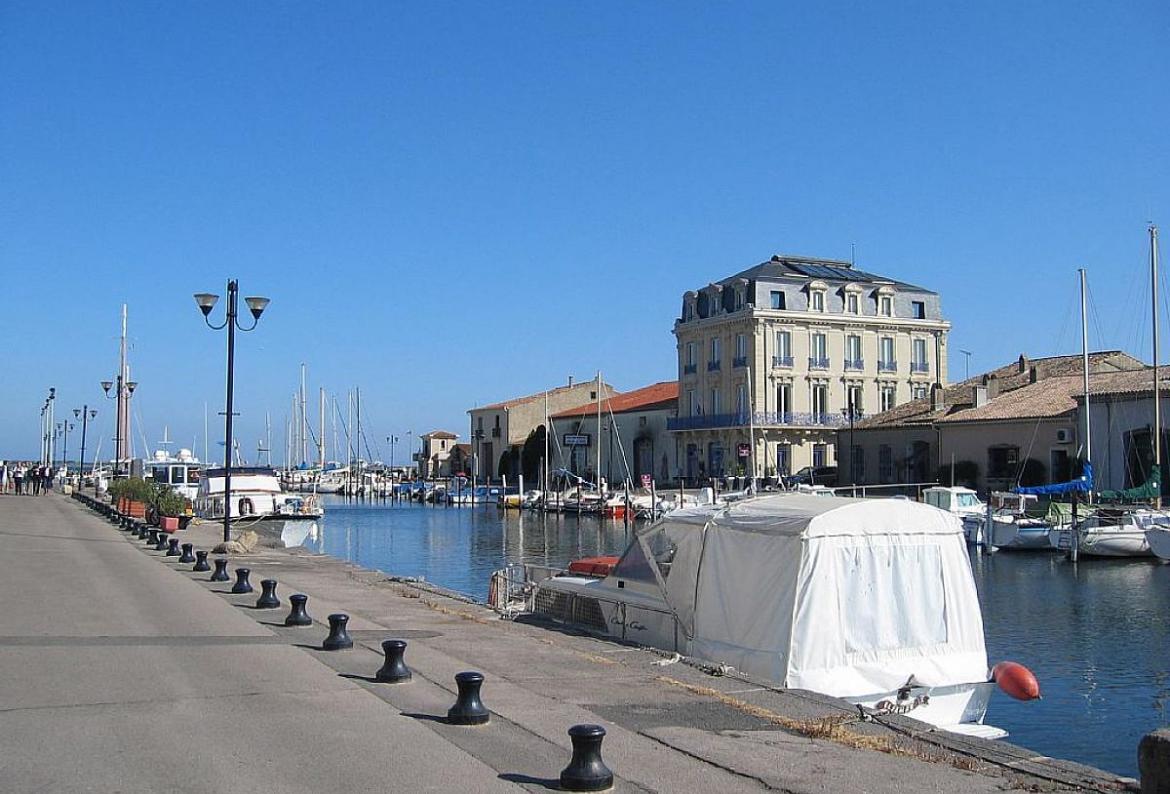 Waters edge, Beautiful and comfortable apartment in Marseillan, Gard, France for 4 persons...