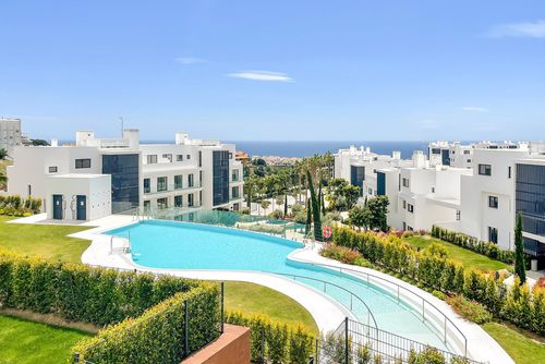 Higueron West 511 Apartamento moderno y lujoso en Fuengirola, Andalucía, España, para 4 personas. El apartamento está situado en un complejo, en una zona costera, montañosa y residencial, cerca de una pista de tenis y a 2 km de la playa de Carvajal....