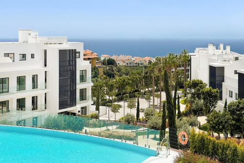 Higueron West 511 Apartamento moderno y lujoso en Fuengirola, Andalucía, España, para 4 personas. El apartamento está situado en un complejo, en una zona costera, montañosa y residencial, cerca de una pista de tenis y a 2 km de la playa de Carvajal....