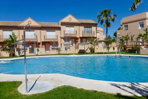 Altea Hermoso y cómodo apartamento con piscina comunitaria en Chiclana de la Frontera, Costa de la Luz, España, para 5 personas. El apartamento se encuentra en una zona residencial cerca de la playa, próximo a restaurantes y bares, tiendas y supermercados, y a 2 km de la playa de La Barrosa....