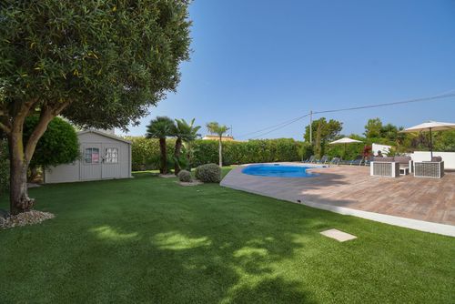 Violette Smuk og komfortabel villa i Javea, Costa Blanca, Spanien med opvarmet pool til 6 personer. Huset er beliggende i et boligområde nær stranden og 3 km fra Cala de la Barraca, Javea strand....