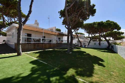 Robalo 4 Modern and comfortable apartment with communal pool in Chiclana de la Frontera, Costa de la Luz, Spain for 4 persons. The apartment is situated in a residential beach area, close to restaurants and bars, shops and supermarkets, and 200 m from La Barrosa beach....