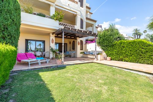 Bella Gadea Apartamento encantador y confortable con piscina comunitaria en Altea, Costa Blanca, España, para 4 personas. El apartamento se encuentra en una zona residencial de playa, cerca de restaurantes y bares, a 100 m de la playa de La Olla y a 0....