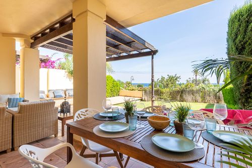 Bella Gadea Apartamento encantador y confortable con piscina comunitaria en Altea, Costa Blanca, España, para 4 personas. El apartamento se encuentra en una zona residencial de playa, cerca de restaurantes y bares, a 100 m de la playa de La Olla y a 0....