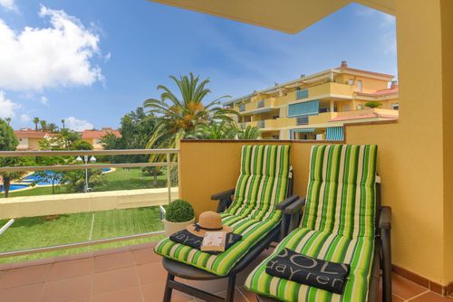Anika Maravilloso y acogedor apartamento con piscina comunitaria en Denia, Costa Blanca, España para 4 personas. El apartamento está situado en una zona residencial de playa, cerca de restaurantes y bares, a 500 m de la playa de Las Marinas y a 0,5 km del Mar Mediterráneo....