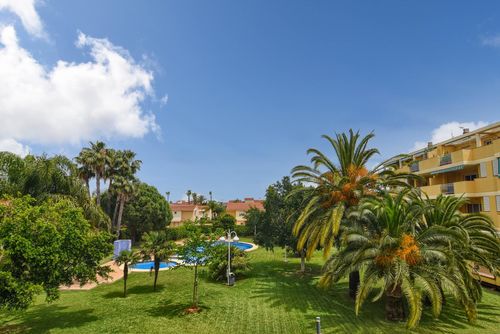 Anika Wunderbare und fröhliche Ferienwohnung mit Gemeinschaftspool in Denia, Costa Blanca, Spanien, für 4 Personen. Die Wohnung befindet sich in einem Wohngebiet am Strand, in der Nähe von Restaurants und Bars, 500 m vom Strand Las Marinas und 0,5 km vom Mittelmeer entfernt....