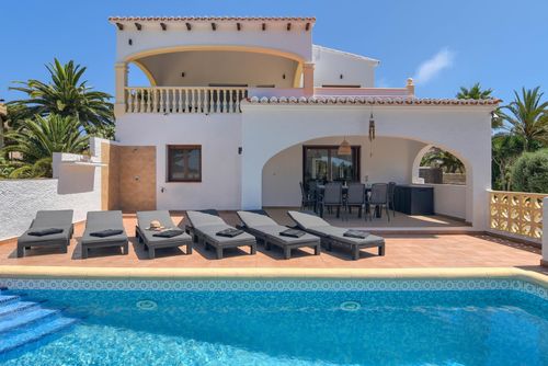 Casa de Missy Wonderful and cheerful villa in Jávea, Costa Blanca, Spain with a heated pool for 8 persons. The house is situated in a residential beach area....