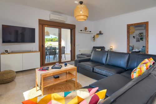 Casa de Missy Geweldige en gezellige villa met verwarmd zwembad in Jávea, Costa Blanca, Spanje voor 8 personen. Het huis is gelegen in een residentiële strandwijk....