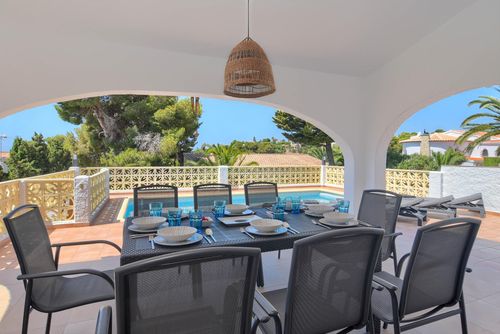 Casa de Missy 6 pax Wunderbare und fröhliche Villa in Jávea, Costa Blanca, Spanien mit beheiztem Pool für 6 Personen. Das Haus befindet sich in einem Wohngebiet am Strand....