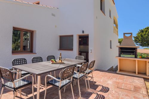Casa de Missy 6 pax Maravilhosa e acolhedora villa em Jávea, Costa Blanca, Espanha, com piscina aquecida para 6 pessoas. A casa está situada numa zona residencial de praia....