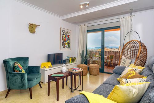 Jardines de Noa Appartement avec piscine commune à Javea, Costa Blanca, Espagne pour 2 personnes. L'appartement est situé dans une zone résidentielle près de la plage, à proximité de restaurants, bars, et commerces, à 1 km du Port de La Grava, plage de Javea, et à 1 km de la mer Méditerranée, Javea....