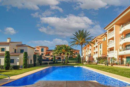 Robair Bel et confortable appartement à Jávea, Costa Blanca, Espagne avec piscine commune pour 2 personnes. L'appartement est situé dans une zone urbaine et montagneuse près de la plage, à proximité de restaurants et bars, boutiques et supermarchés, à 1 km de la plage de La Grava Puerto, Jávea et à 1 km du Mediterráneo, Jávea....