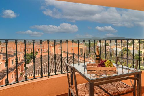 Robair Bellissimo e confortevole appartamento a Jávea, Costa Blanca, Spagna, con piscina comune per 2 persone. L'appartamento si trova in una zona balneare urbana e montuosa, vicino a ristoranti e bar, negozi e supermercati, a 1 km dalla spiaggia La Grava Puerto, Jávea e a 1 km dal Mediterráneo, Jávea....