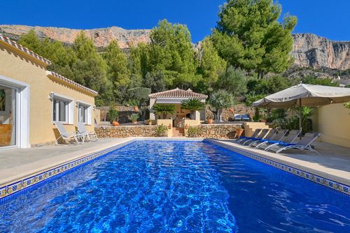 El Elefante 4 pax Hermosa y cómoda villa con piscina privada en Jávea, Costa Blanca, España para 4 personas. La casa está situada en una zona residencial de playa....