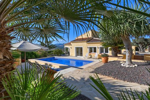 El Elefante 4 pax Hermosa y cómoda villa con piscina privada en Jávea, Costa Blanca, España para 4 personas. La casa está situada en una zona residencial de playa....