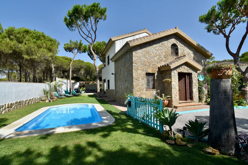 Zahara Schöne und freundliche Villa mit privatem Pool in Chiclana de la Frontera, Costa de la Luz, Spanien für 7 Personen. Das Haus befindet sich in einer Küsten- und ländlichen Umgebung....