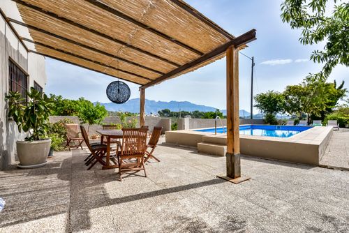 FINCA ALTEA Casa de campo rústica y romántica en Alfaz Del Pi, Costa Blanca, España  con piscina privada para 8 personas...