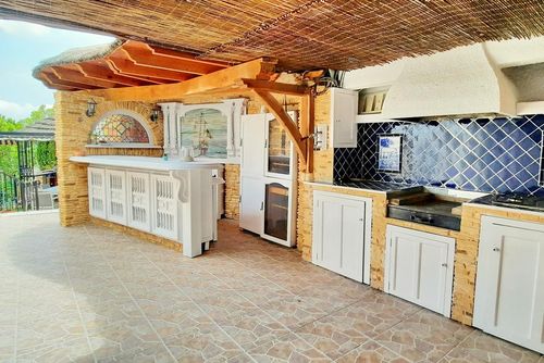 Villa Sun Carlos by Solidays Geweldige en vrolijke villa met privézwembad in Benissa, Costa Blanca, Spanje voor 8 personen. Het huis is gelegen in een kust- en heuvelachtig gebied, op 2 km van het strand van La Fustera....
