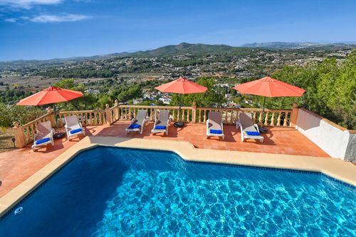 Casa Patricia Bellissima e confortevole villa con piscina privata a Javea, Costa Blanca, Spagna, per 8 persone. La casa si trova in una zona residenziale vicino alla spiaggia ed è a 4 km dalla spiaggia di El Arenal, Javea....