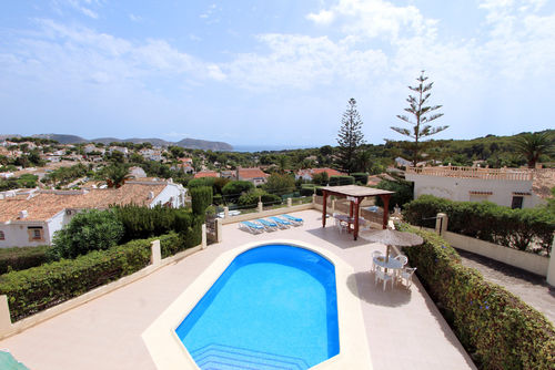 Afilador 8 Lovely and comfortable villa with private pool in Moraira, Costa Blanca, Spain for 8 persons. The house is situated in a residential area and is 3 km from the beach....