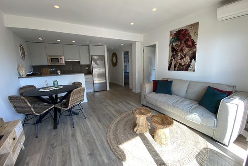 Perla del Mar Appartement in Castell-Platja d'Aro, Catalonië, Spanje voor 6 personen. Het appartement is gelegen nabij restaurants en bars, winkels en supermarkten, en bevindt zich op 50 m van het strand van Platja d'Aro....