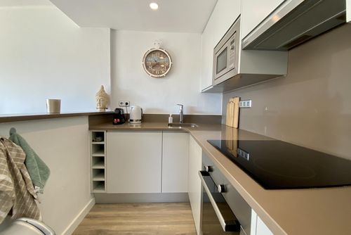 Perla del Mar Apartamento en Castell-Platja d'Aro, Cataluña, España para 6 personas. El apartamento se encuentra cerca de restaurantes y bares, tiendas y supermercados, y está a 50 m de la playa de Platja d'Aro....