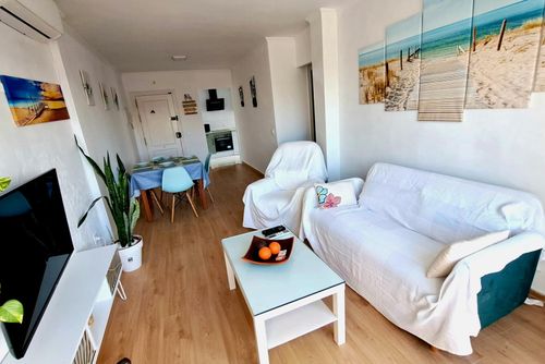 La Playa Hermoso y cómodo apartamento en La Barrosa, Costa de la Luz, España, para 5 personas. El apartamento está situado en una zona residencial de playa, cerca de restaurantes y bares, tiendas y supermercados, y a 100 m de la playa de La Barrosa....