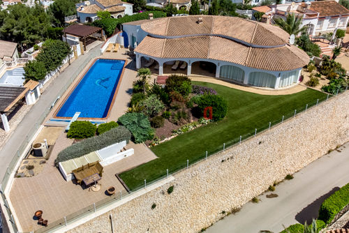Villa El Rosal Vacker och lyxig villa i Benissa, Costa Blanca, Spanien med privat pool för 6 personer. Huset ligger i ett bostadsområde nära stranden och är 3 km från stranden....