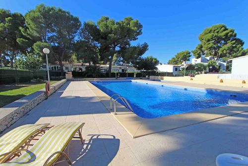 Jaime LT Superbe et confortable maison de vacances avec piscine commune à Moraira, Costa Blanca, Espagne, pour 4 personnes. La maison est située dans un quartier résidentiel, proche d'un parcours de golf, de restaurants, de bars et d'un court de tennis, et à 3 km de la plage....
