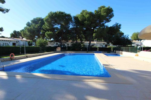 Jaime LT Maison de vacances merveilleuse et confortable à Moraira, Costa Blanca, Espagne, avec une piscine commune pour 4 personnes. La maison est située dans un quartier résidentiel, à proximité d'un terrain de golf, de restaurants, de bars et d'un court de tennis, et se trouve à 3 km de la plage....
