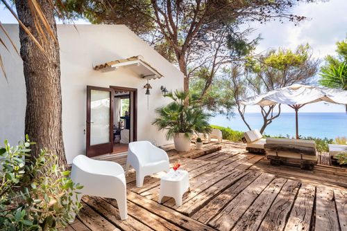 Villa Acquamarina Villa in Menfi, Sizilien, Italien mit privatem Pool für 6 Personen. Das Ferienhaus befindet sich 50 m von einem 5-minütigen Spaziergang zum Strand entfernt....