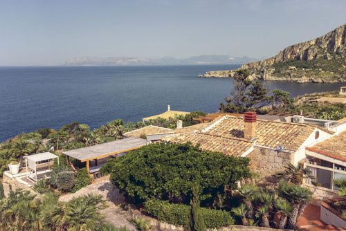 Villa Palmeto 4p Villa in San Vito Lo Capo, Sicily, Italy for 4 persons. The house is situated in a residential beach area and is 500 m from San Vito Lo Capo beach....