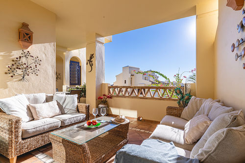 Apartamento Bomy Apartamento encantador y cómodo con piscina comunitaria en Altea, Costa Blanca, España, para 4 personas. El apartamento se encuentra en un complejo vacacional con 1000 metros cuadrados de instalaciones comunes, en una zona residencial cerca de la playa, a pocos pasos de restaurantes y bares, a 100 m de la playa de la Olla y a 0....