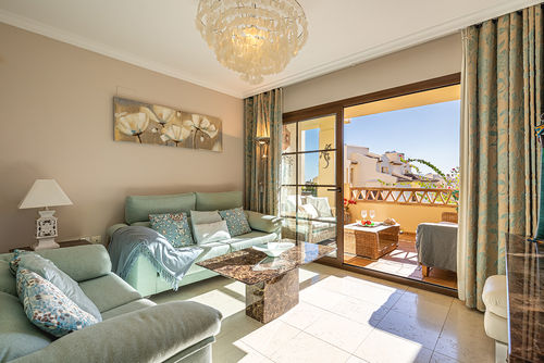 Apartamento Bomy Apartamento encantador y cómodo con piscina comunitaria en Altea, Costa Blanca, España, para 4 personas. El apartamento se encuentra en un complejo vacacional con 1000 metros cuadrados de instalaciones comunes, en una zona residencial cerca de la playa, a pocos pasos de restaurantes y bares, a 100 m de la playa de la Olla y a 0....