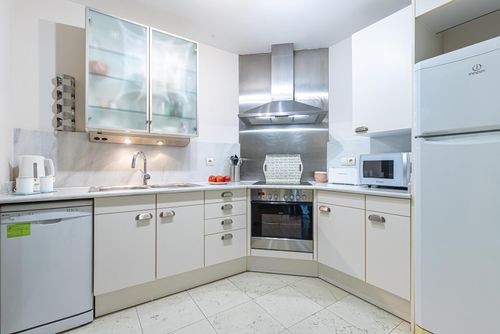 Apartamento Bomy Mooi en comfortabel appartement met gemeenschappelijk zwembad in Altea, Costa Blanca, Spanje voor 4 personen. Het appartement is gelegen in een vakantiecomplex met 1000 vierkante meter gemeenschappelijke voorzieningen, in een residentieel strandgebied, dicht bij restaurants en bars, op 100 m van het Playa de la Olla strand en 0,1 km van Playa de la Olla, Altea....