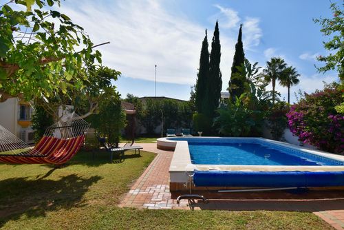 Huerto Chico Schöne und komfortable Villa mit privatem Pool in Chiclana de la Frontera, Costa de la Luz, Spanien für 8 Personen. Das Haus befindet sich in einer ländlichen Strandgegend und ist 7 km von Chiclana entfernt....