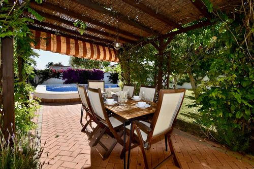 Huerto Chico Charmante et confortable villa à Chiclana de la Frontera, Costa de la Luz, Espagne, avec piscine privée pour 8 personnes. La maison est située dans une zone rurale proche de la plage, à 7 km de Chiclana....